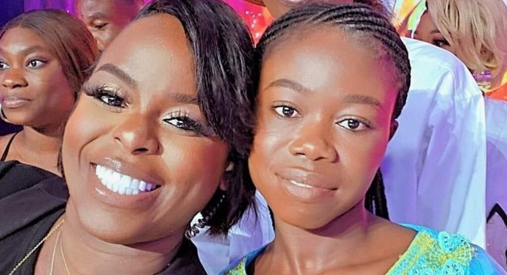 Sarah Koffi en compagnie de yvidero