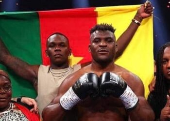 Israel Adesanya Encense Francis Ngannou
