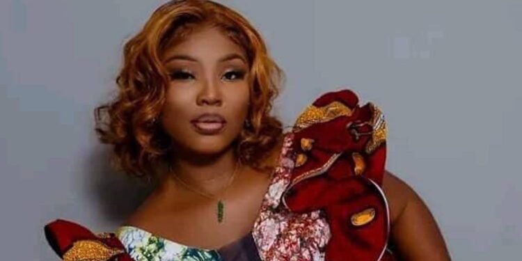 Roseline Layo Biographie