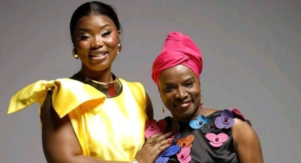 Roseline Layo et Angélique Kidjo
