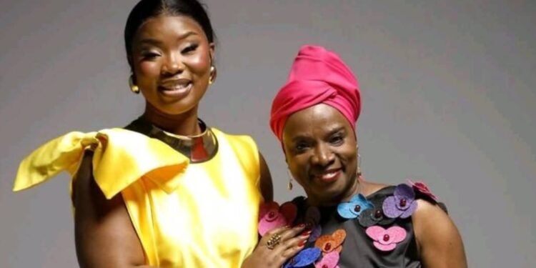 Roseline Layo et Angélique Kidjo