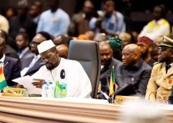 Franc guinéen Doumbouya dit non à l'eco