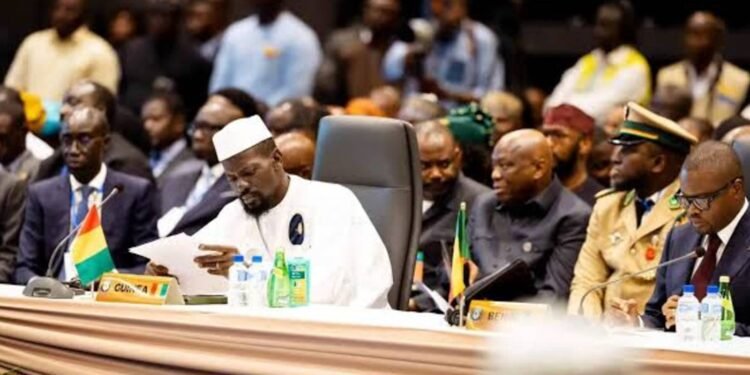 Franc guinéen Doumbouya dit non à l'eco